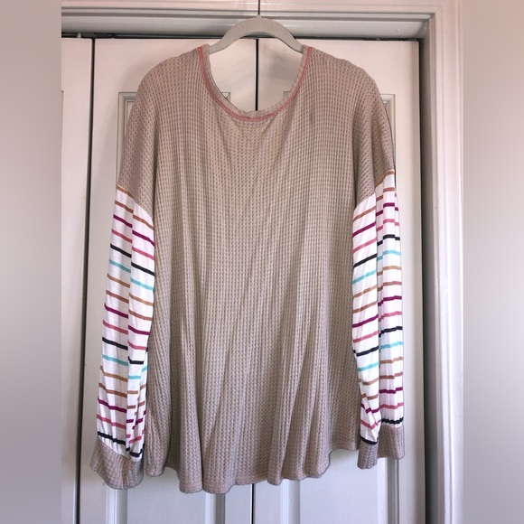 Pink Lily, light weight, 2XL, waffle weave top with rainbow & cream sleeves - Picture 2 of 10